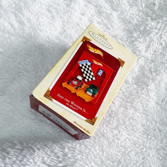 🏎 Hallmark Hot Wheels "and the Winner is..." Ornament - Picture 3 of 5